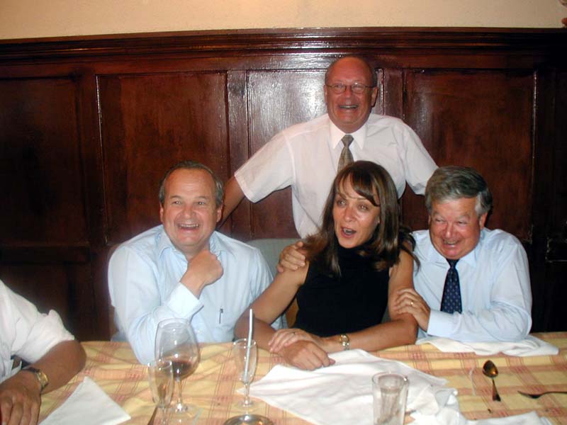 De pie Gonzalo Mujica. Sentados: Alfonso Mujica, Mara Virginia Wiegold y Rodrigo Mujica